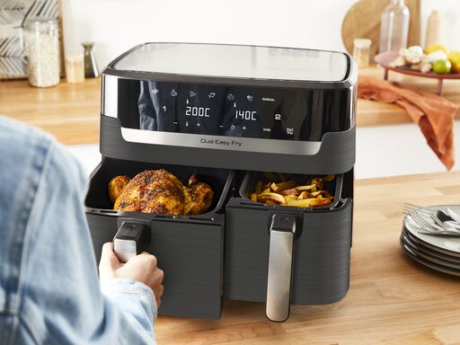 Nourriture cuite à la friteuse sans huile : frites et poulet grillé