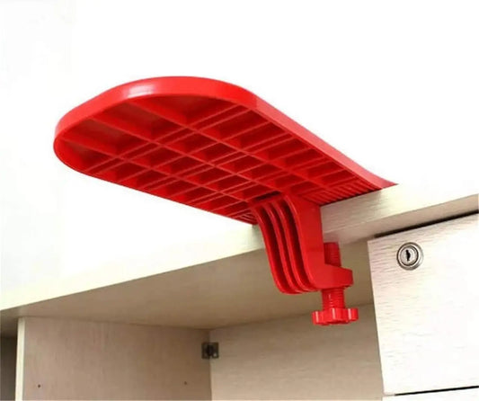 Repose-poignet en usage sur un bureau tunisien moderne

